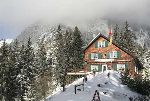 Berggasthaus Alpenblick — Berggasthaus in Intschi (UR) auf 1370 m ü.M.