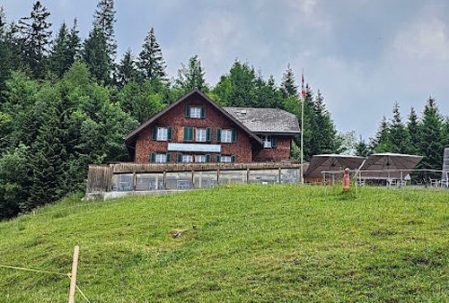 Bergwirtschaft zur Alpgschwänd — Berggasthaus in Hergiswil (NW) auf 1216 m ü.M.