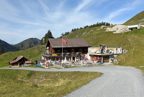 Berggasthaus Tannibüel — Berggasthaus in Beckenried (NW) auf 1520 m ü.M.