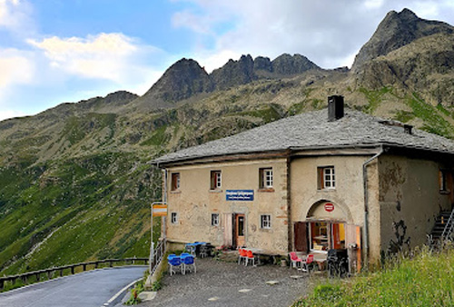 Berghaus Splügenpass — Berggasthaus in Splügen (GR) auf 2000 m ü.M.